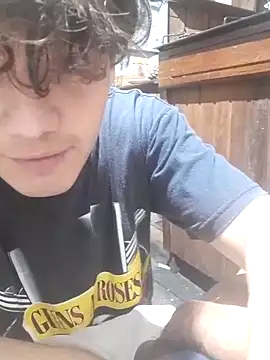 Snapshot of pedrodavid_ chatting on 09-19-25, 04:03 pedrodavid online show from 09-19-25, 04:03