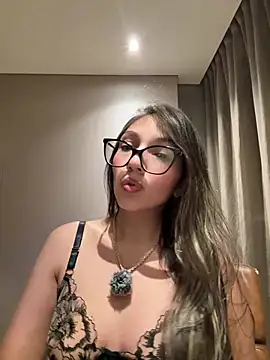 Snapshot of Caro_martinezz chatting on 06-13-26, 05:16 Caro martinezz online show from 06-13-26, 05:16