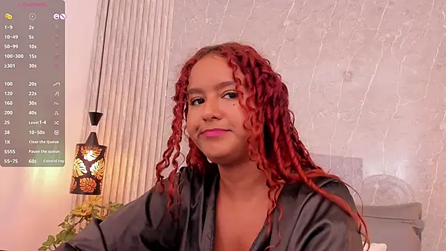 Snapshot of Sophiee_Velvet chatting on 03-12-25, 06:00 Sophiee Velvet online show from 03-12-25, 06:00