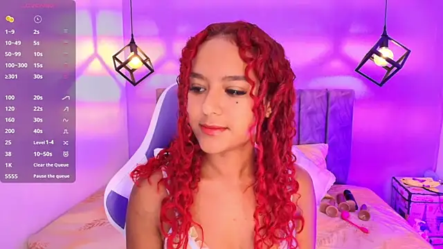 Snapshot of Sophiee_Velvet chatting on 10-13-25, 03:23 Sophiee Velvet online show from 10-13-25, 03:23