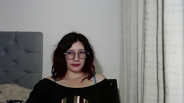 Snapshot of mariana124- chatting on 01-04-25, 06:41 mariana124- online show from 01-04-25, 06:41