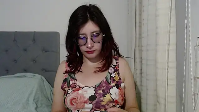 Snapshot of mariana124- chatting on 01-22-25, 08:28 mariana124- online show from 01-22-25, 08:28