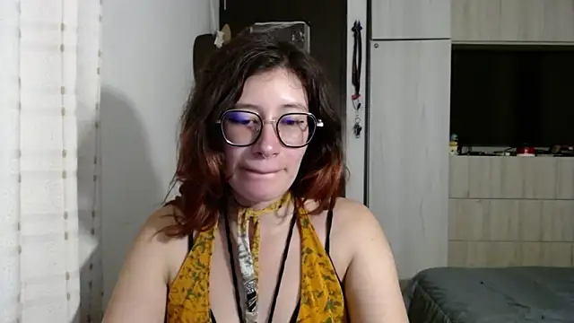 Snapshot of mariana124- chatting on 03-19-25, 12:37 mariana124- online show from 03-19-25, 12:37