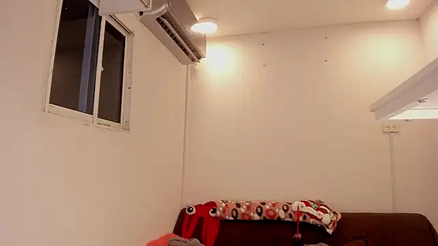 Snapshot of meganrossee69 chatting on 12-27-24, 12:29 meganrossee69 online show from 12-27-24, 12:29