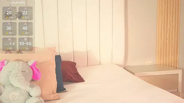 Snapshot of julieta_flower chatting on 01-18-26, 11:25 julieta flower online show from 01-18-26, 11:25