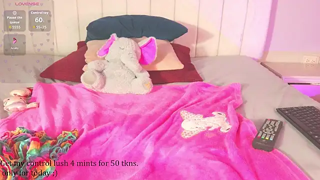 Snapshot of julieta_flower chatting on 02-02-26, 11:20 julieta flower online show from 02-02-26, 11:20