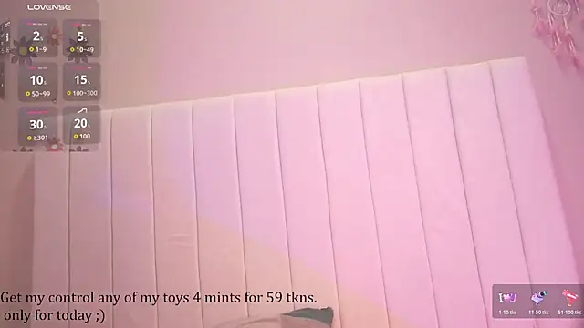 Snapshot of julieta_flower chatting on 02-28-26, 11:00 julieta flower online show from 02-28-26, 11:00