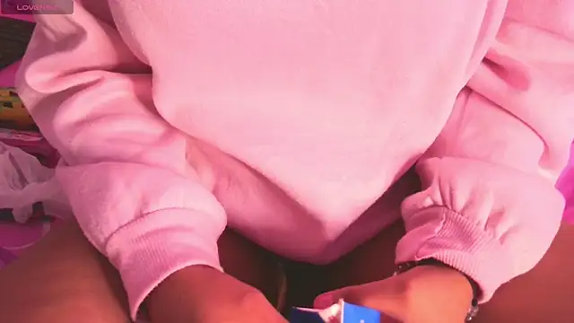 Snapshot of julieta_flower chatting on 03-10-26, 11:15 julieta flower online show from 03-10-26, 11:15