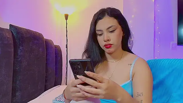 Snapshot of Maya_Bluee chatting on 05-03-26, 04:07 Maya Bluee online show from 05-03-26, 04:07