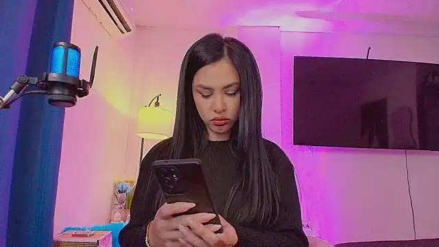 Snapshot of Maya_Bluee chatting on 05-21-26, 08:16 Maya Bluee online show from 05-21-26, 08:16