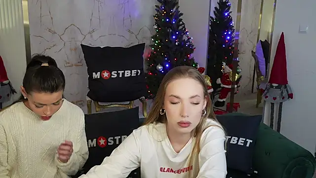 Snapshot of Gabriella054 chatting on 01-03-25, 11:44 Gabriella054 online show from 01-03-25, 11:44