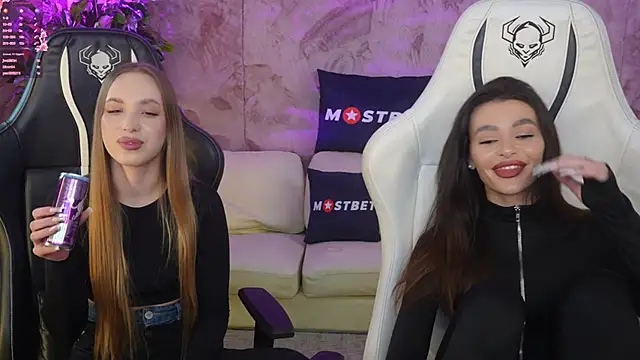 Snapshot of Gabriella054 chatting on 01-04-25, 11:59 Gabriella054 online show from 01-04-25, 11:59