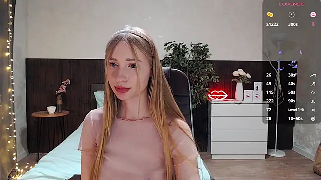 Snapshot of Cutie_Annie chatting on 01-07-25, 11:05 Cutie Annie online show from 01-07-25, 11:05