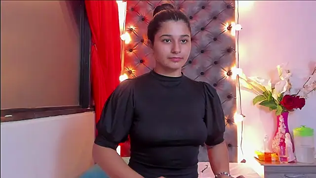 Snapshot of Megan_Whitte chatting on 01-15-25, 10:27 Megan Whitte online show from 01-15-25, 10:27