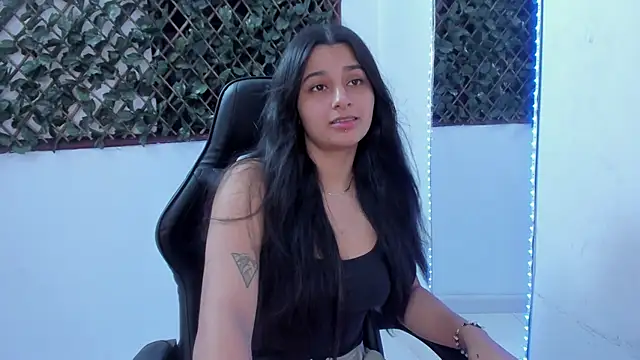 Snapshot of Megan_Whitte chatting on 02-01-25, 04:35 Megan Whitte online show from 02-01-25, 04:35