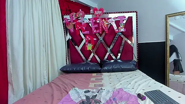 Snapshot of Megan_Whitte chatting on 02-14-25, 06:34 Megan Whitte online show from 02-14-25, 06:34