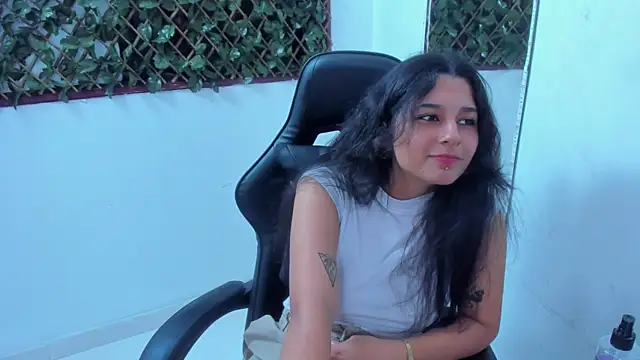 Snapshot of Megan_Whitte chatting on 02-27-25, 10:26 Megan Whitte online show from 02-27-25, 10:26