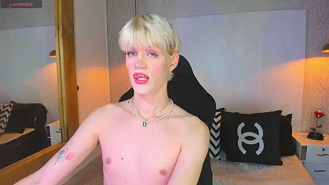 VladHellsing4 online show from 03-04-26, 02:34