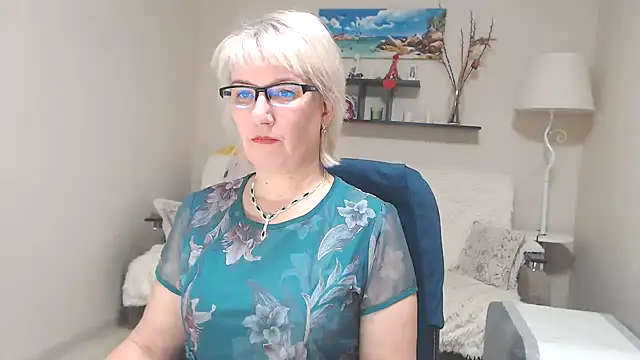 Snapshot of FleurMays chatting on 12-04-24, 04:43 FleurMays online show from 12-04-24, 04:43