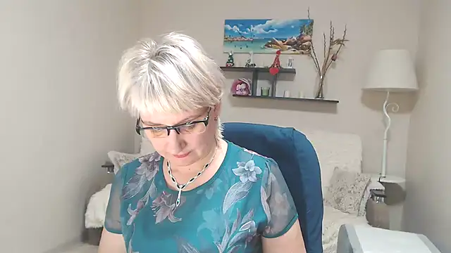 Snapshot of FleurMays chatting on 12-04-24, 08:56 FleurMays online show from 12-04-24, 08:56