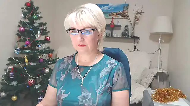 Snapshot of FleurMays chatting on 12-21-24, 06:09 FleurMays online show from 12-21-24, 06:09