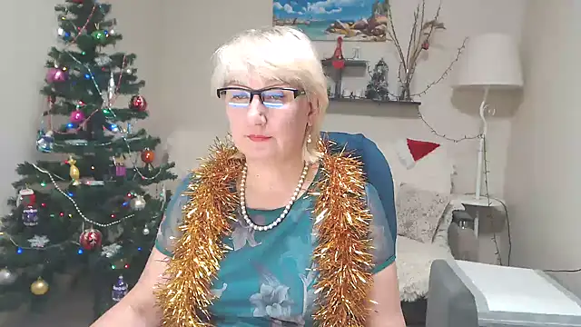 Snapshot of FleurMays chatting on 12-23-24, 11:36 FleurMays online show from 12-23-24, 11:36
