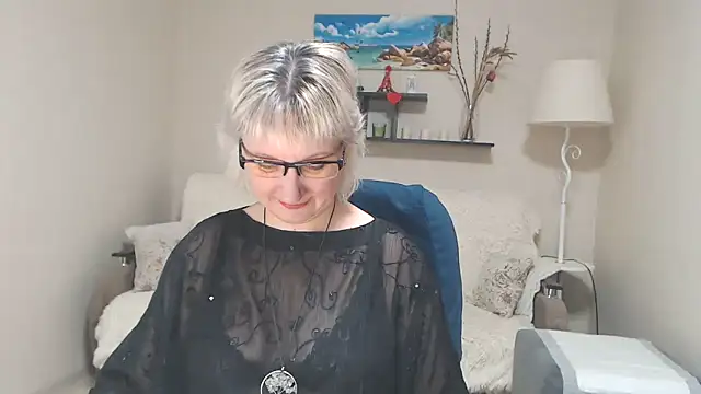 Snapshot of FleurMays chatting on 02-12-25, 12:22 FleurMays online show from 02-12-25, 12:22