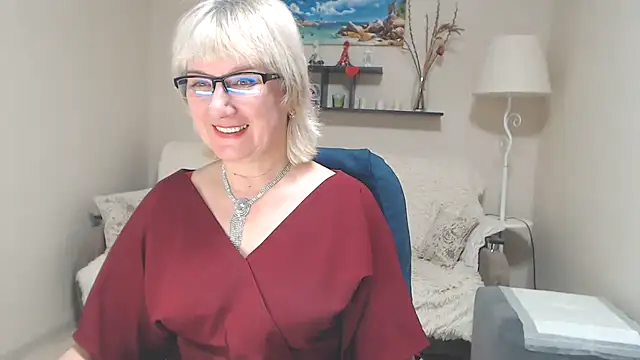Snapshot of FleurMays chatting on 02-17-25, 01:53 FleurMays online show from 02-17-25, 01:53
