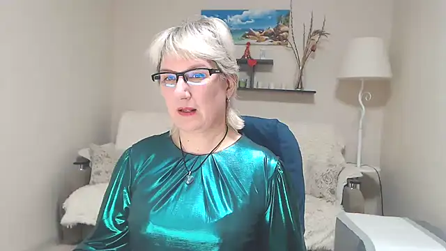 Snapshot of FleurMays chatting on 02-19-25, 12:44 FleurMays online show from 02-19-25, 12:44