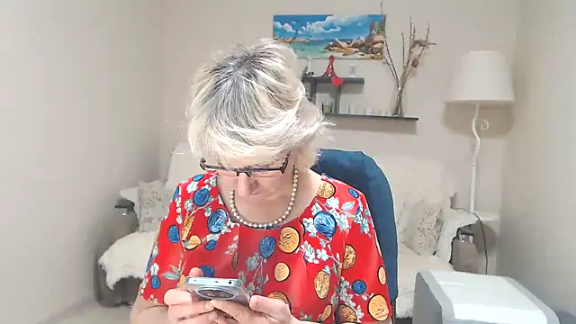 Snapshot of FleurMays chatting on 02-28-25, 06:10 FleurMays online show from 02-28-25, 06:10