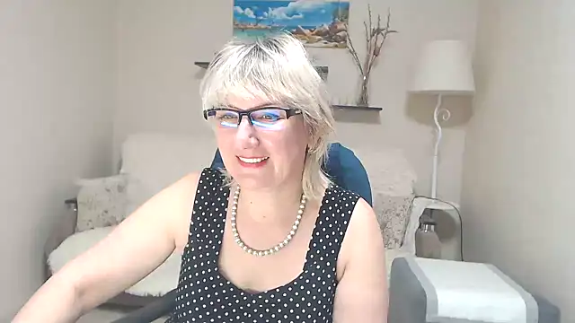Snapshot of FleurMays chatting on 03-09-25, 07:01 FleurMays online show from 03-09-25, 07:01