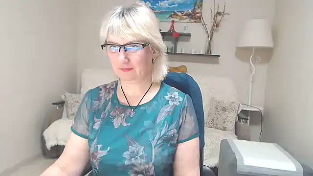 Snapshot of FleurMays chatting on 03-17-25, 08:51 FleurMays online show from 03-17-25, 08:51