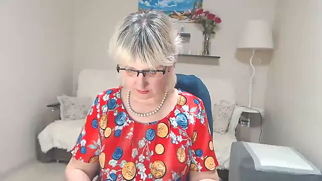 Snapshot of FleurMays chatting on 03-20-25, 06:30 FleurMays online show from 03-20-25, 06:30