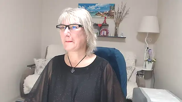 Snapshot of FleurMays chatting on 10-04-25, 05:16 FleurMays online show from 10-04-25, 05:16