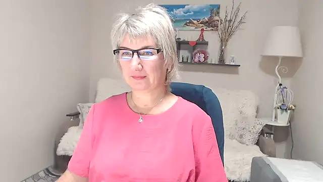 Snapshot of FleurMays chatting on 10-13-25, 05:18 FleurMays online show from 10-13-25, 05:18