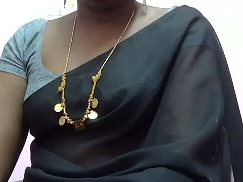 Snapshot of Hot_akshara chatting on 12-19-25, 10:17 Hot akshara online show from 12-19-25, 10:17