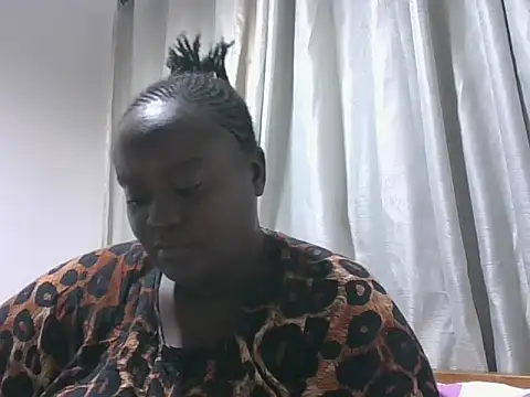 Snapshot of Hotwife8 chatting on 09-25-25, 03:38 Hotwife8 online show from 09-25-25, 03:38