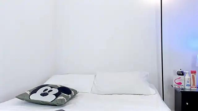 Snapshot of mike_tylor01 chatting on 02-10-26, 04:11 mike tylor01 online show from 02-10-26, 04:11