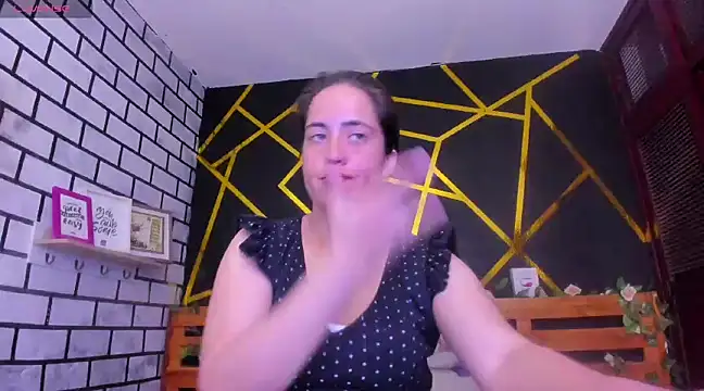 Snapshot of kathina_giraldo chatting on 12-12-24, 01:39 kathina giraldo online show from 12-12-24, 01:39
