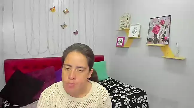 Snapshot of kathina_giraldo chatting on 02-13-25, 12:32 kathina giraldo online show from 02-13-25, 12:32
