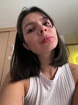 Snapshot of SofiaG_ chatting on 12-12-24, 02:00 SofiaG online show from 12-12-24, 02:00