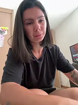 Snapshot of SofiaG_ chatting on 12-23-24, 05:32 SofiaG online show from 12-23-24, 05:32