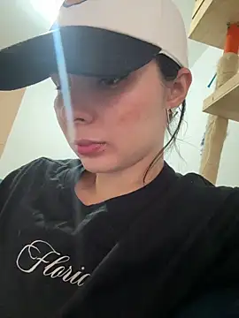 Snapshot of SofiaG_ chatting on 02-04-25, 02:10 SofiaG online show from 02-04-25, 02:10