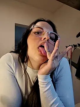 Jujuicy 97 online show from 10-28-25, 08:00