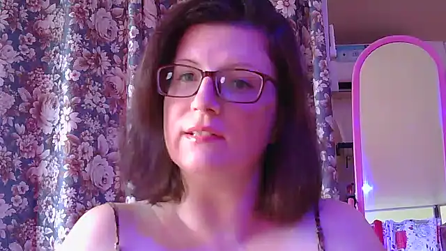 Snapshot of CrimsonMistress chatting on 12-18-24, 12:54 CrimsonMistress online show from 12-18-24, 12:54