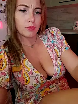 Snapshot of Cute_Hot_Alice chatting on 09-15-25, 08:31 Cute Hot Alice online show from 09-15-25, 08:31