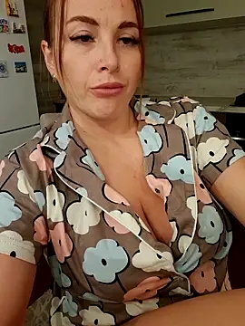 Snapshot of Cute_Hot_Alice chatting on 10-20-25, 08:31 Cute Hot Alice online show from 10-20-25, 08:31