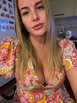 Snapshot of Cute_Hot_Alice chatting on 01-13-26, 08:25 Cute Hot Alice online show from 01-13-26, 08:25