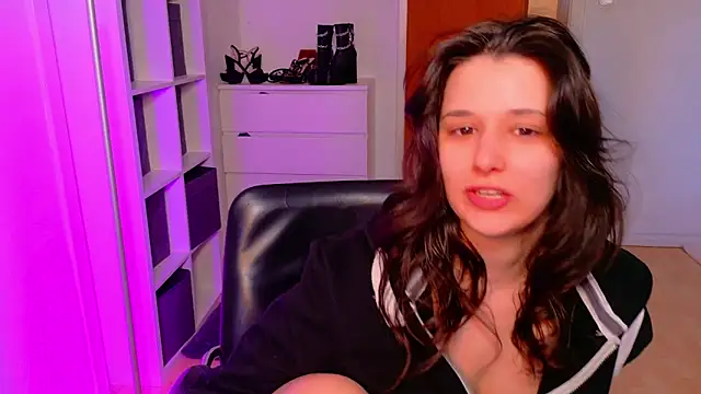 Snapshot of jenna-sxy19 chatting on 03-17-25, 06:21 jenna-sxy19 online show from 03-17-25, 06:21