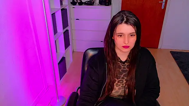 Snapshot of jenna-sxy19 chatting on 03-18-25, 05:21 jenna-sxy19 online show from 03-18-25, 05:21